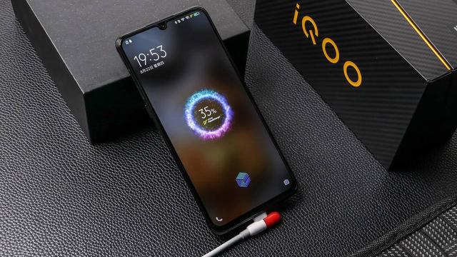 iQOO最新手机科技巅峰之作，开启智能生活新纪元