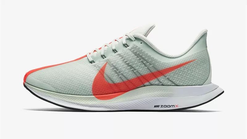 Nike最新跑鞋，探索自然美景，追寻内心平和与宁静的旅程