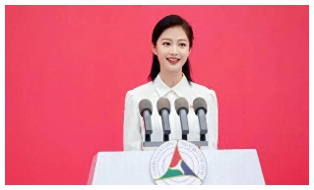杨澜最新动态，自然美景探索之旅鼓舞人心启程