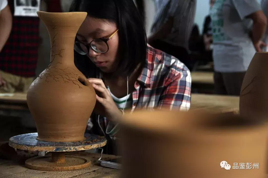 教育理念革新下的独特教育风景与小巷特色小店探索