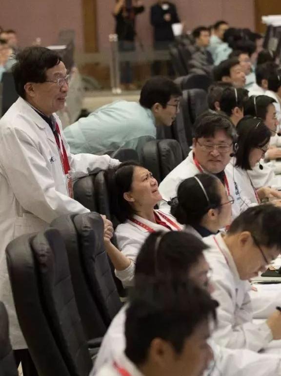 玉兔二号最新探月日常，一段温馨的月球探秘之旅